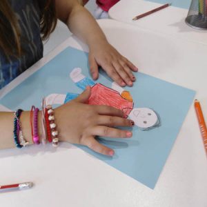 Malo prsti, malo šaka, malo boja, malo traka, eto nama mudrost laka!